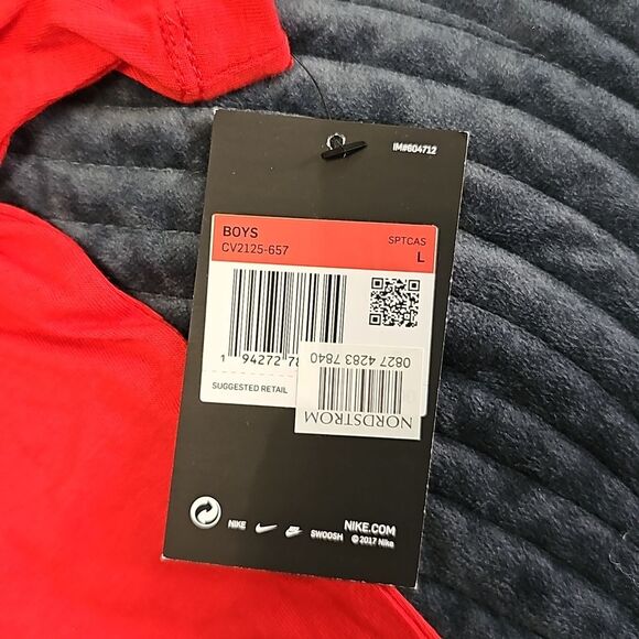 NWT Nike Graphic T Shirt, Size L - Picture 4 of 5